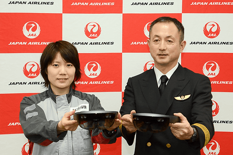 JAL、「Microsoft HoloLens」でボーイング 737-800型機のコックピット