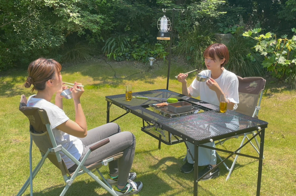 ロゴス、座りながらBBQを楽しめる高さ2段階調節のテーブル。グリルや