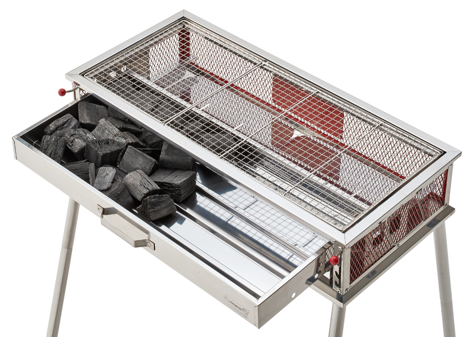 コールマン、定番の脚付きグリルに“簡易オーブン機能”が付いた新モデル