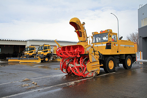NEXCO東日本、完全自動化へ向け準天頂衛星「みちびき」を使った除雪車