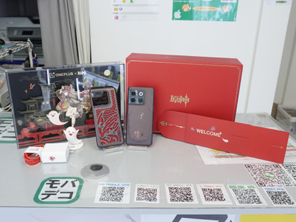 原神の“胡桃”コラボなど、モバデコ秋葉原本店に珍しい海外スマホが複数