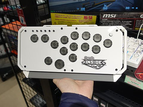 PS5/PC/Switch/Xbox対応のレバーレスアケコン「BrookFighter Starburst