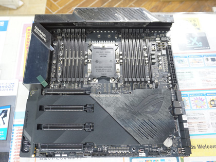 究極”のXeon W-3175X向けマザー「ROG Dominus Extreme」が遂にデビュー