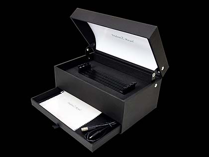 派手に光るDDR4メモリ「Trident Z Royal」と観賞用ボックスのセットが