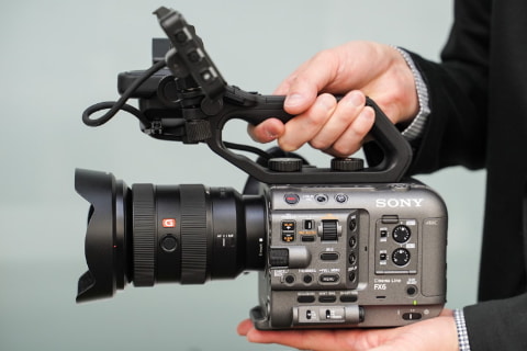ソニー、“動画専用カメラの決定版”Cinema Line「FX3」 - AV Watch