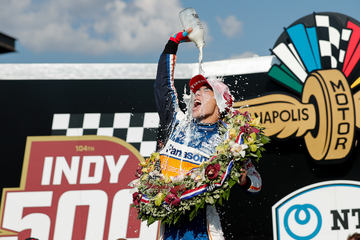 佐藤琢磨選手のインディ500優勝記念グッズ「ミルクボトル」 - Car Watch