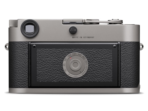 チタン削り出し外装のフィルムカメラ「ライカM-A チタンセット」。世界