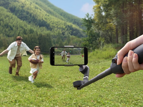 DJI、起動速度やトラッキング機能を向上したスマホ用スタビライザー