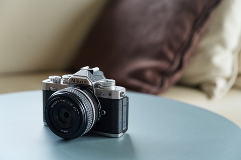 ニコン、ヘリテージデザインの単焦点Zレンズ「NIKKOR Z 40mm f/2（SE