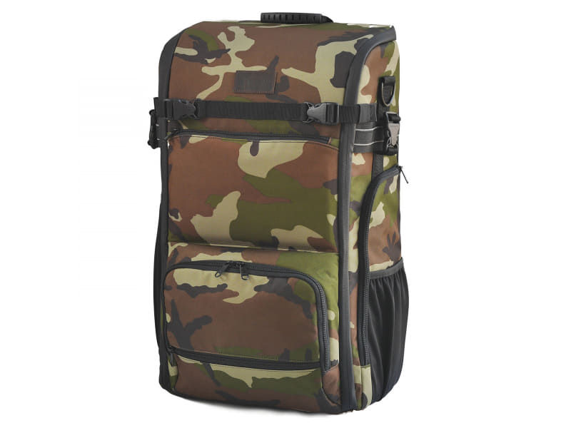 超望遠レンズ2本を収納できるカモフラージュ柄のバックパック