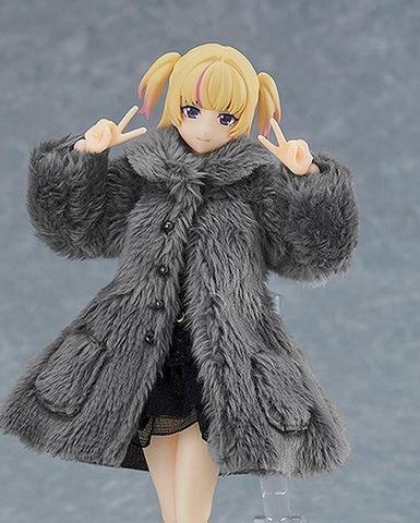 figma」オリキャラ「ユウキ」が黒コルセットワンピにファーコート