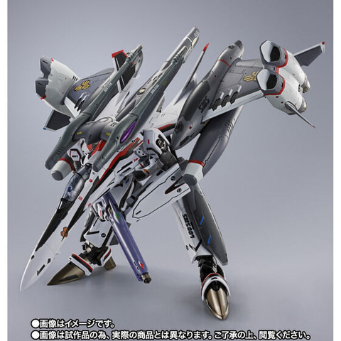 劇場版「マクロスF」に登場した「トルネードメサイアバルキリー」がDX