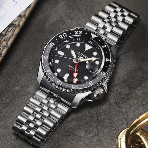 セイコー 5スポーツ、名作ダイバーズ“SKX”ベースのGMTモデルが登場