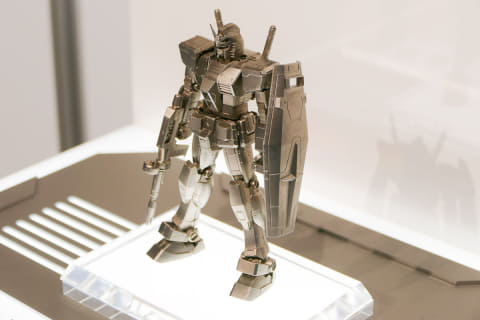 ガンプラ40周年記念“ガンダリウム合金”モデル、PG上位モデルなど