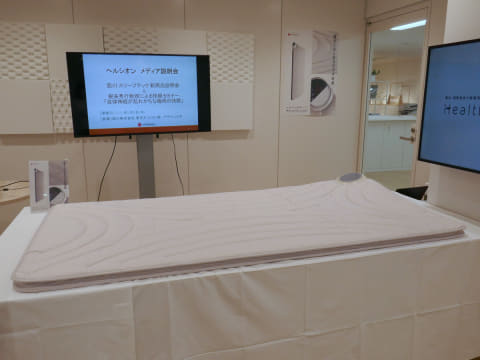 西川、寝るだけで疲労を軽減する温熱電位マットレス - 家電 Watch