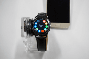 サムスンのスマートウォッチ「Gear S2/S2 classic」国内登場、ドコモと