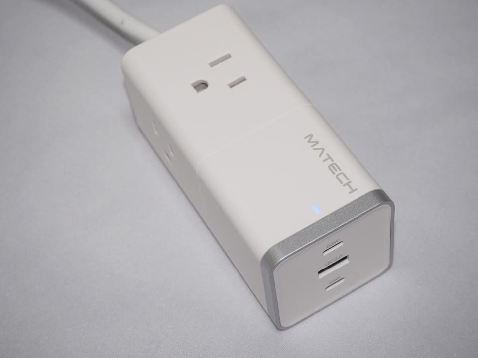 電源タップとUSB充電器が一体になった「Sonicharge 65W Combo