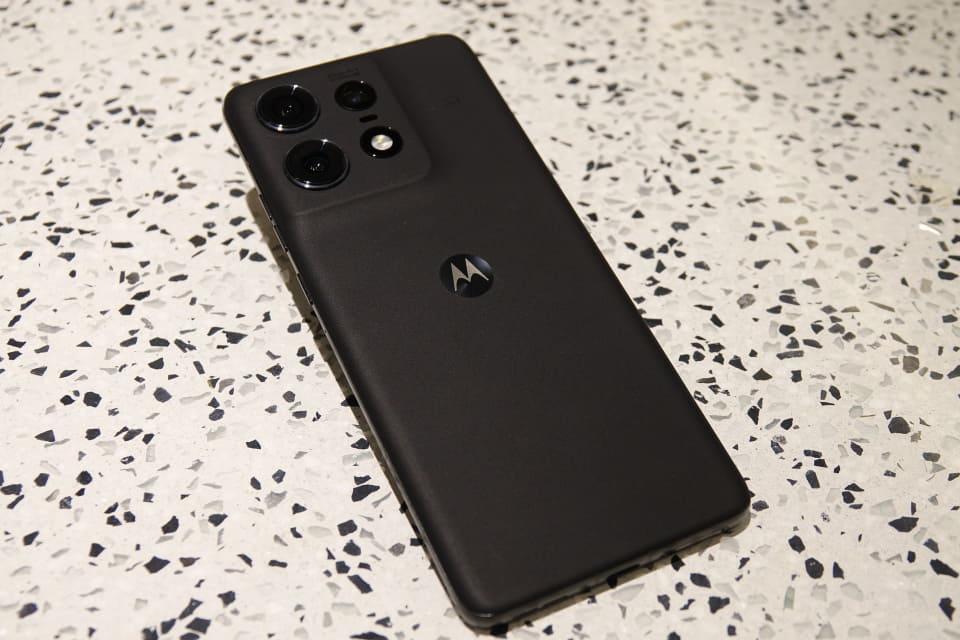 クイックフォトレビュー「motorola edge 50 pro」] - ケータイ Watch