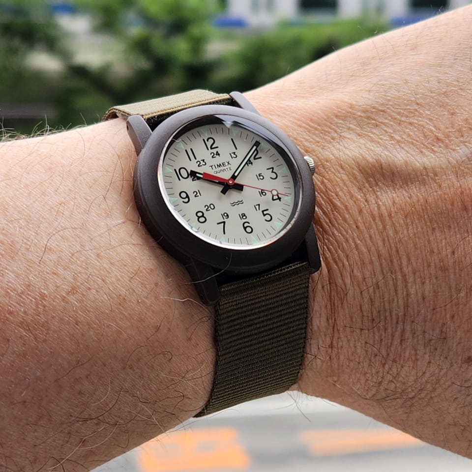 軽い腕時計が欲しくて日本限定の「TIMEX キャンパー」34mm径を手に入れ
