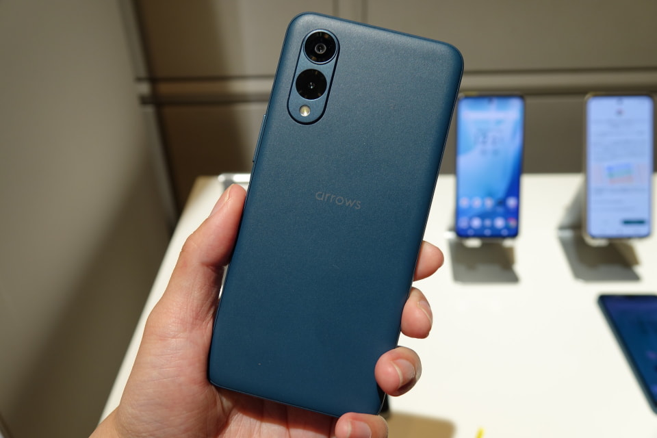 auとUQ、5Gスマホ「arrows We2」を8月16日発売 - ケータイ Watch
