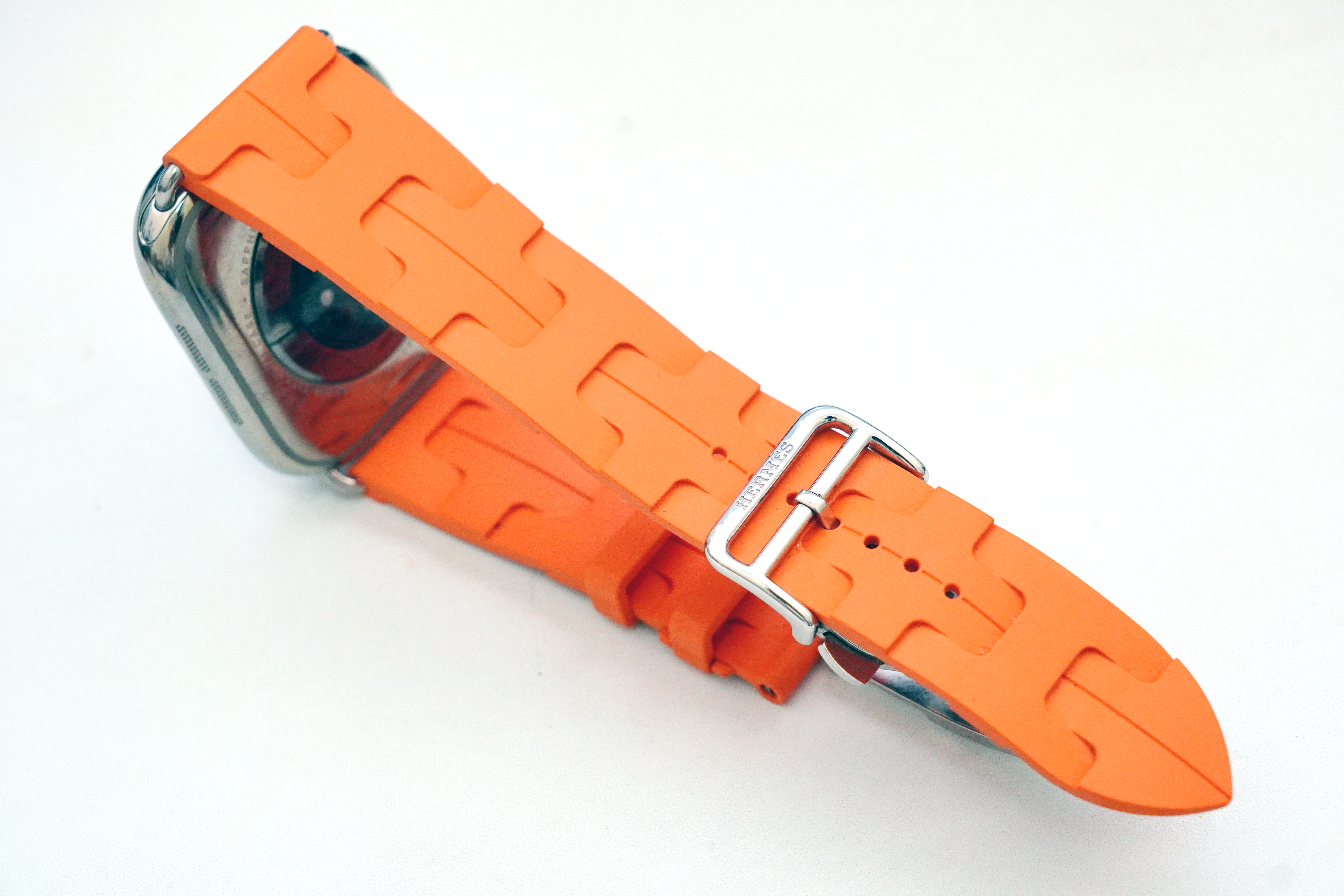 高級感と使い勝手を両立！ エルメスのApple Watch用ラバーバンド