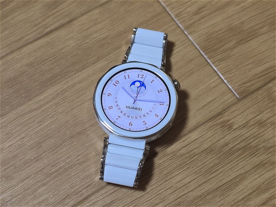 HUAWEI WATCH GT 5 Pro 42mm セラミック」はとても素敵な腕時計だけど