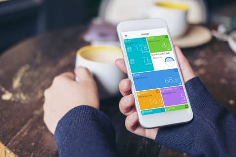 オムロンからスマホアプリ連動の体重計、約4500円 - ケータイ Watch