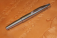 蘇った昭和の流線型デザイン「PILOT ミュー90」 - ケータイ Watch Watch