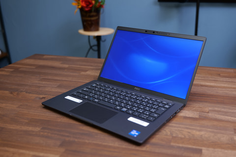 CPUからインターフェイスまで、すべてが“最新”なデルの13.3型ノート