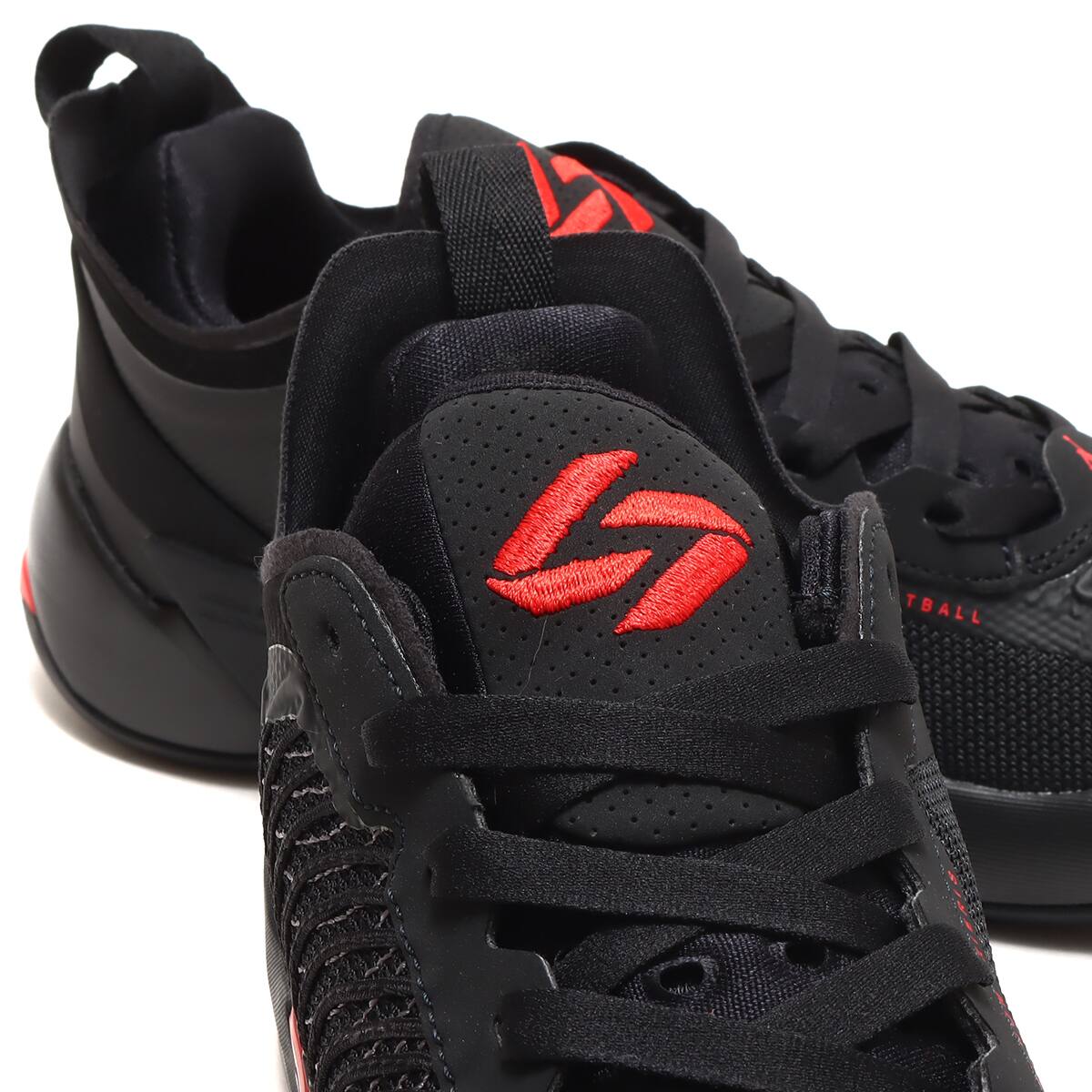 JORDAN BRAND JORDAN LUKA 1 BLACK/UNIVERSITY RED-DARK GREY 22HO-I