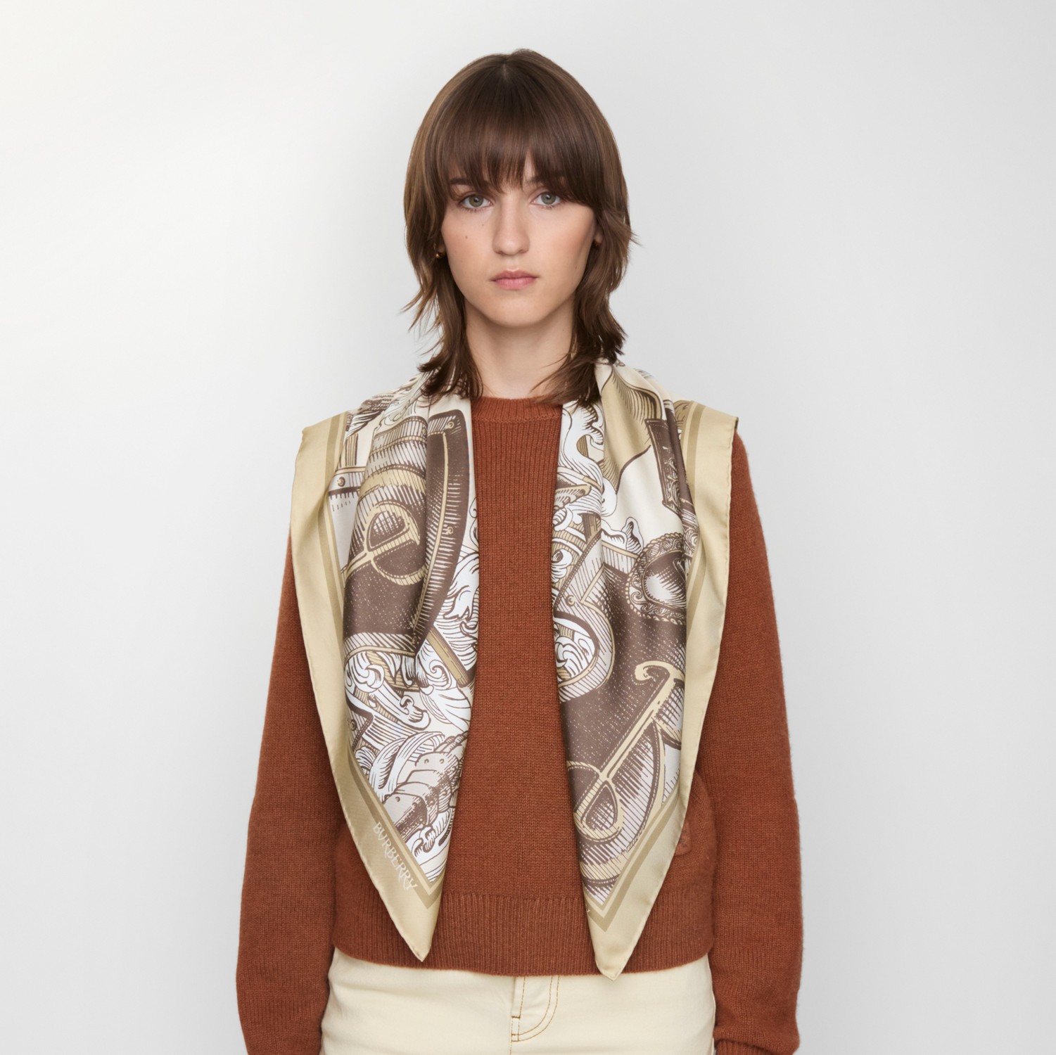 エッチドナイト シルクスカーフ (トープベージュ) | Burberry®公式サイト