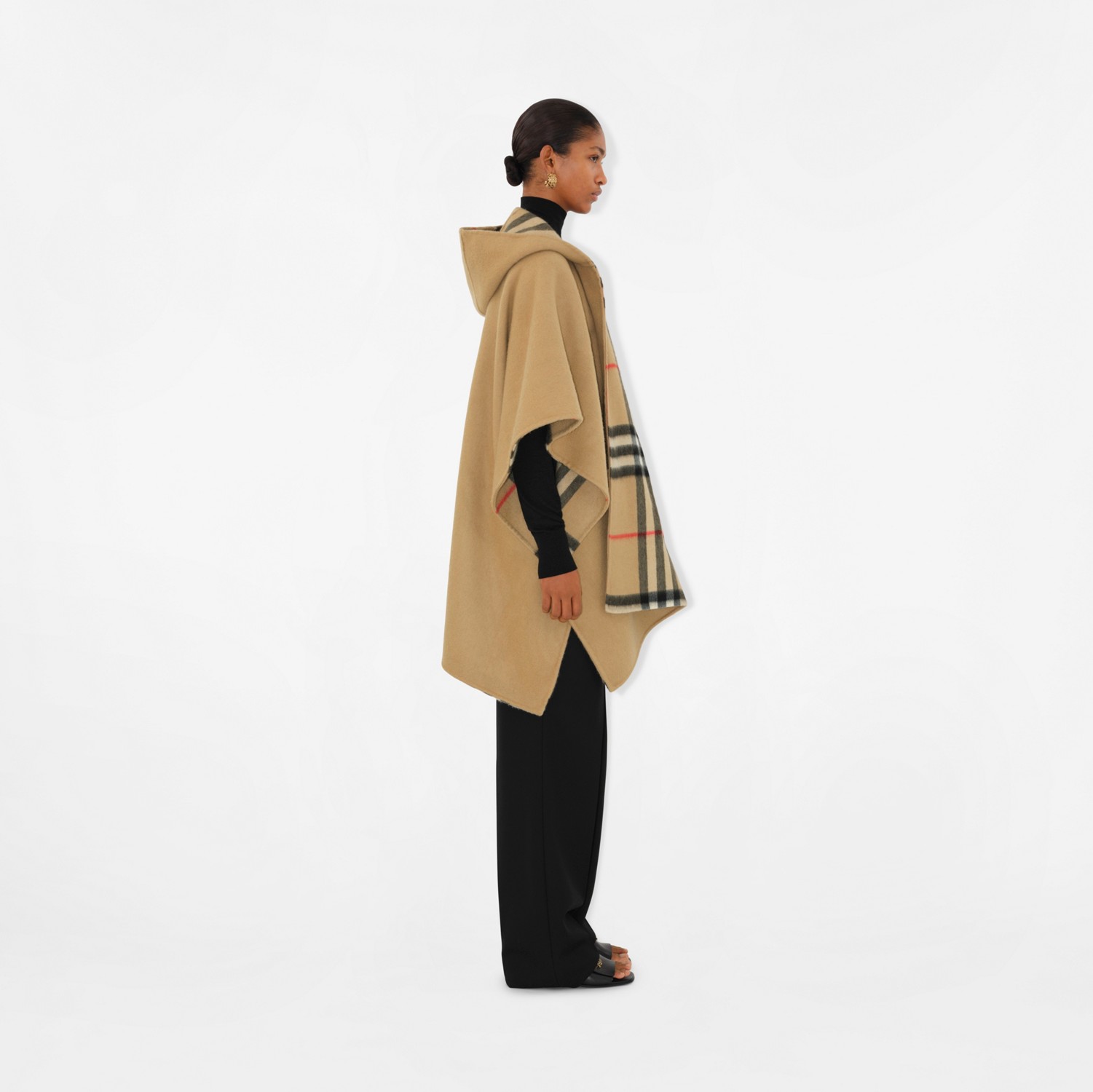 EKD カシミア フーデッドケープ (アーカイブベージュ) | Burberry®公式