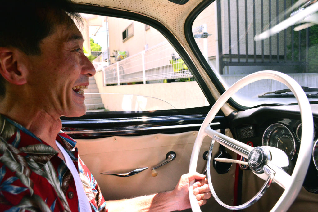 出逢いから約25年後、念願の1963年式VWカルマンギアを手に入れた竹下