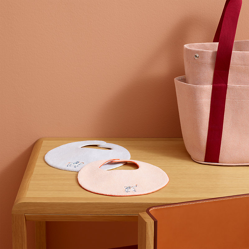 よだれかけ ラウンド 《カブリオル》 | Hermès - エルメス-公式サイト
