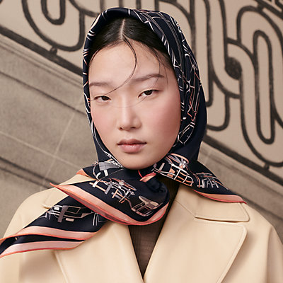 カレ 90 《折り畳み式幌の馬車》 | Hermès - エルメス-公式サイト