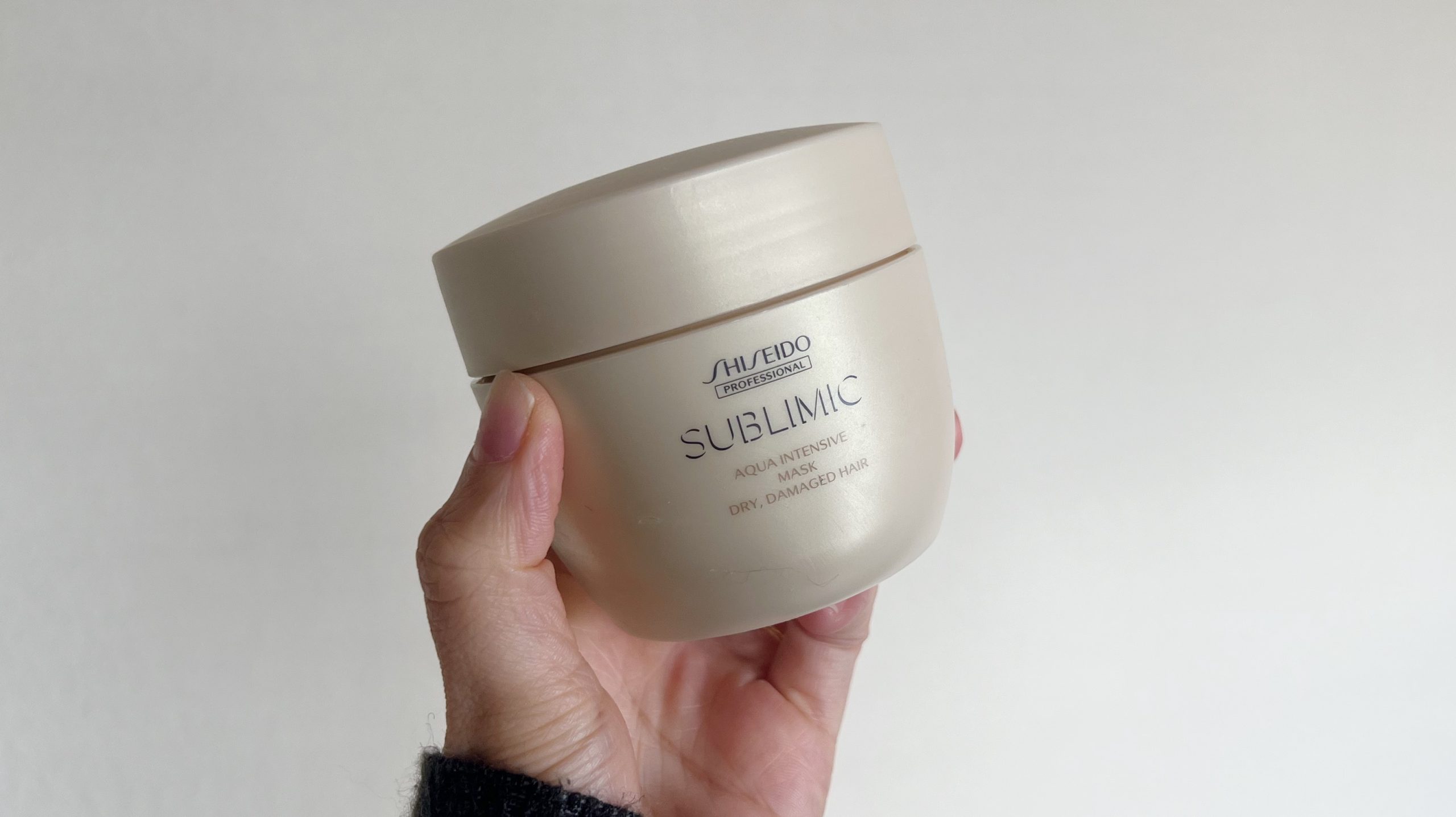 資生堂の「サブリミック アクアインテンシブ ヘアマスクD」で、冬の