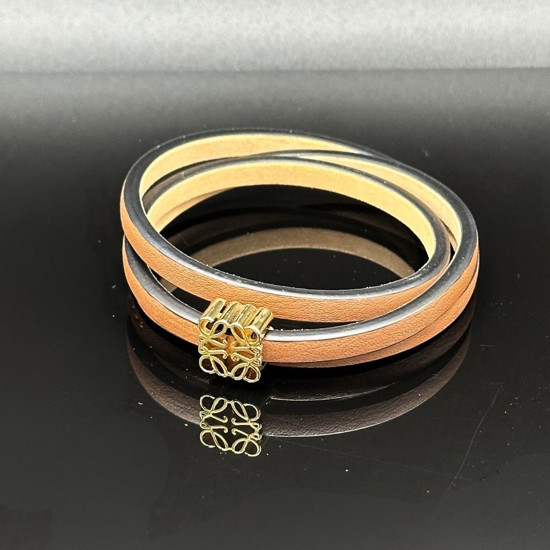 極美品】Loewe アナグラム ツイスト バングル カーフ ブレスレット