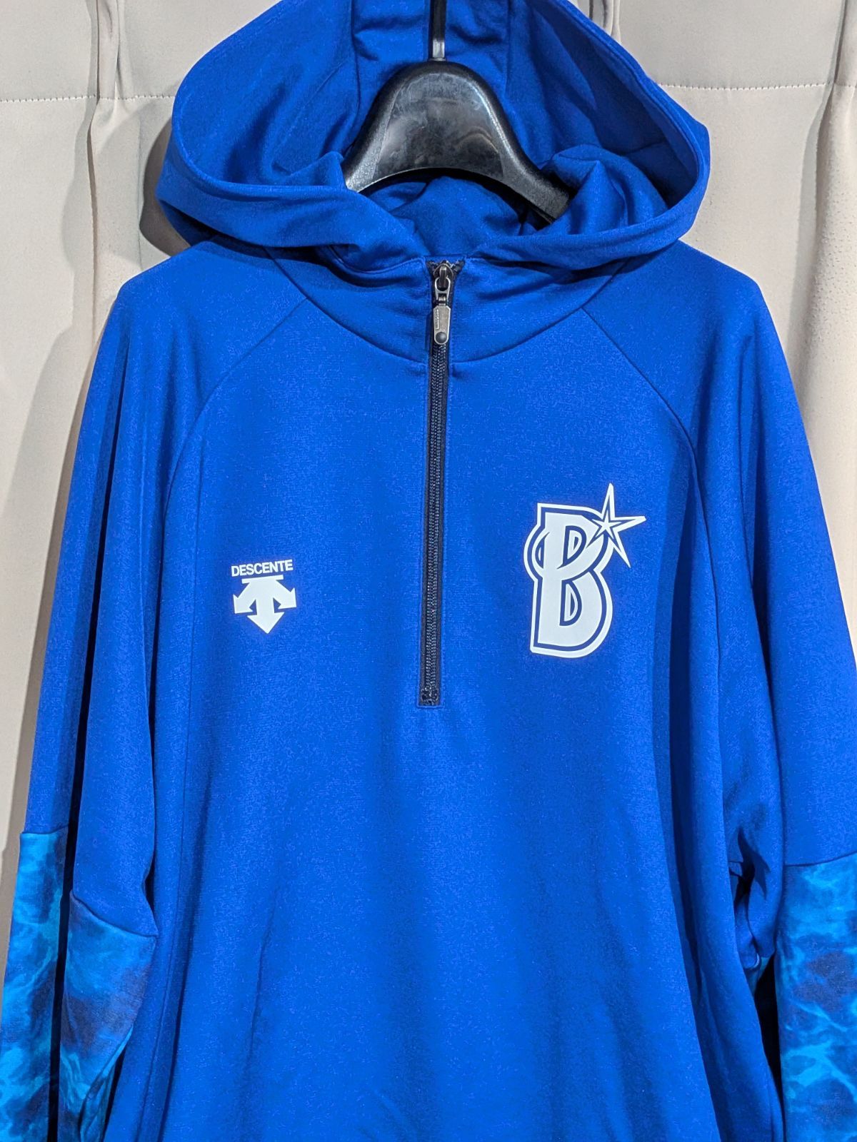 DeNAベイスターズ ハーフジッププルオーバー DESCENTE DeNA