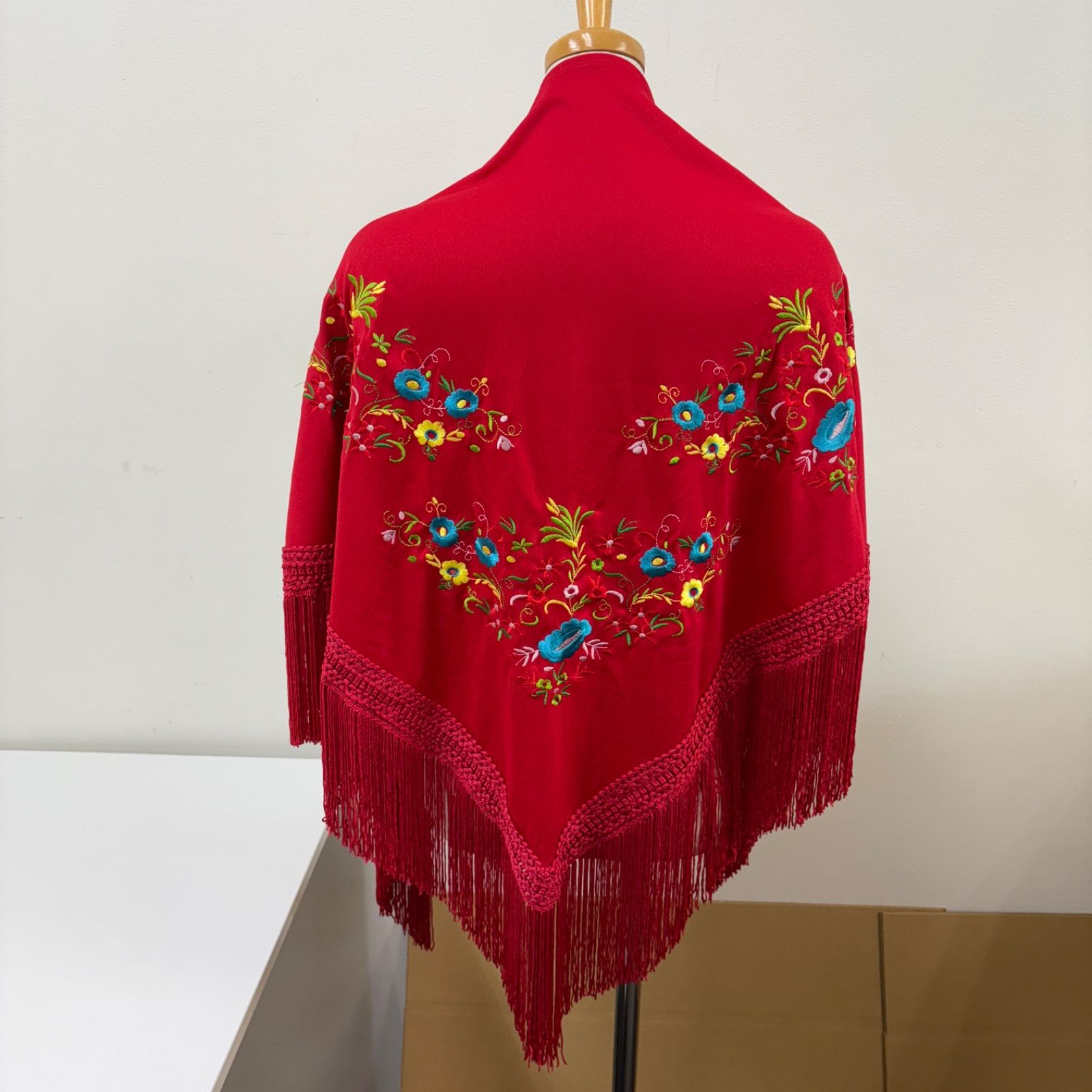 フラメンコ シージョ 赤 花 刺繍 フリンジ ショール - メルカリ