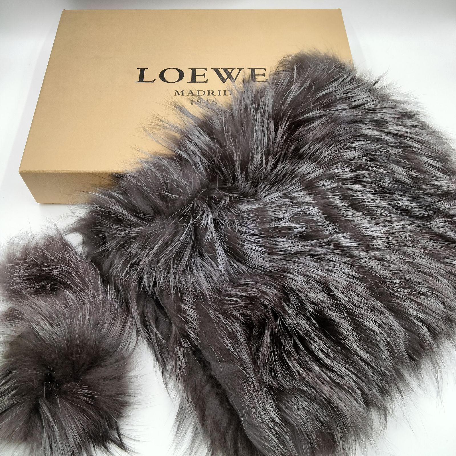 LOEWE ロエベフォックスファーネックカラー