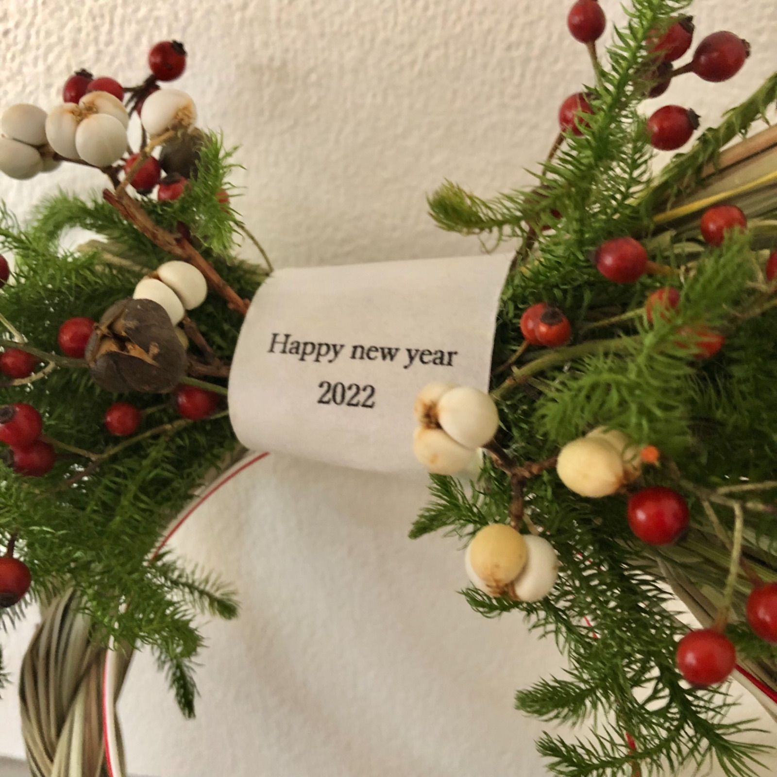 ヒカゲノカズラと紅白のしめ縄飾り お正月リース - メルカリ