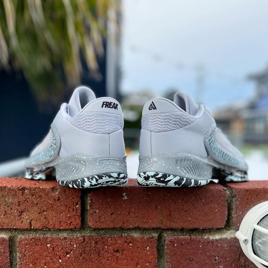 NIKE ZOOM FREAK 4 EP 'WOLF GREY' ナイキ ズーム フリーク 4 ヤニス