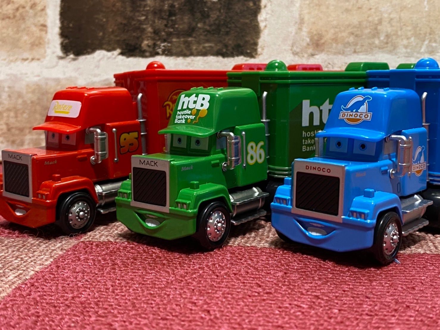 新品未使用 ディズニー カーズ マック トラック トレーラー 3台セット