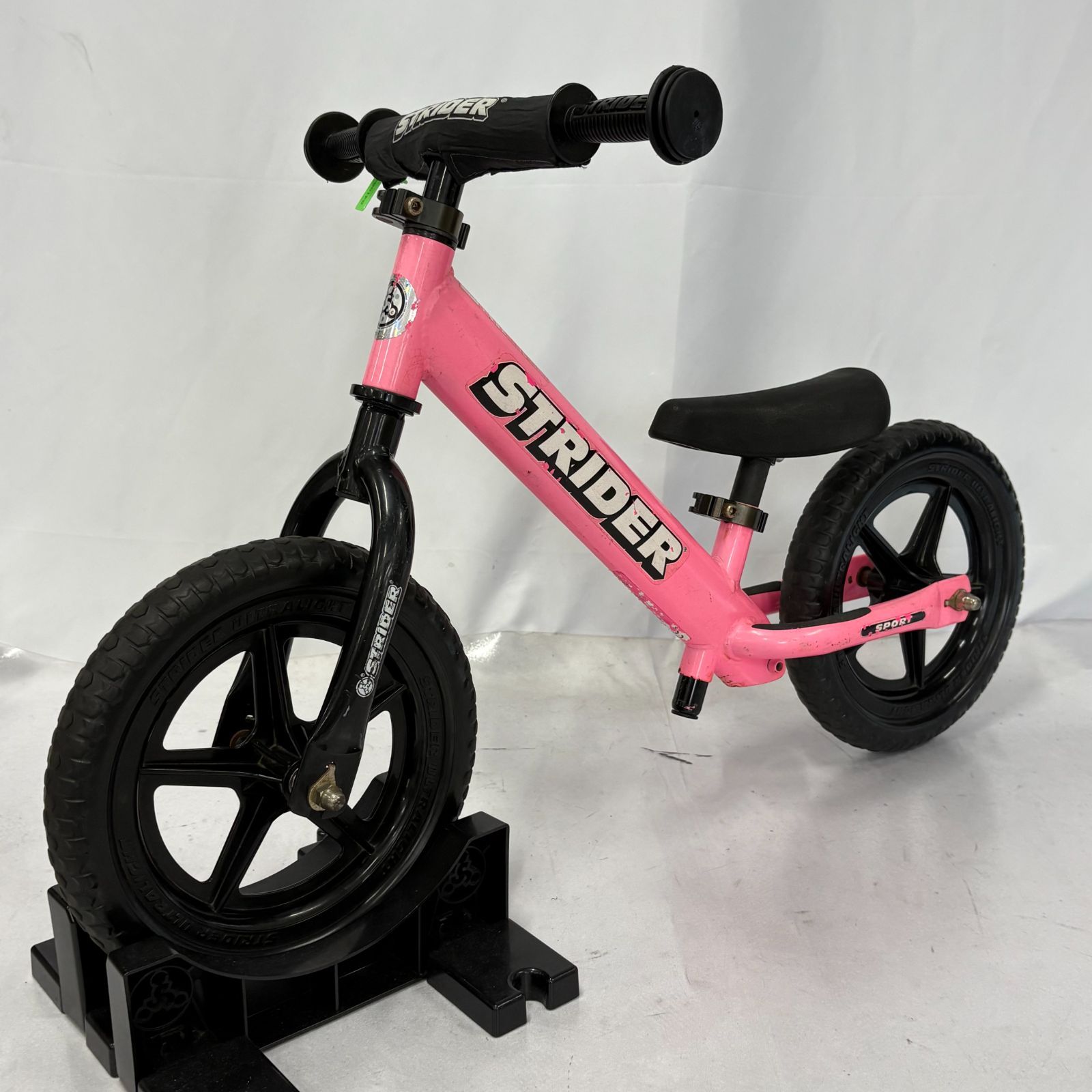 tksh✨ ストライダー ロッキングベース スタンド 純正 現行 室内 黒