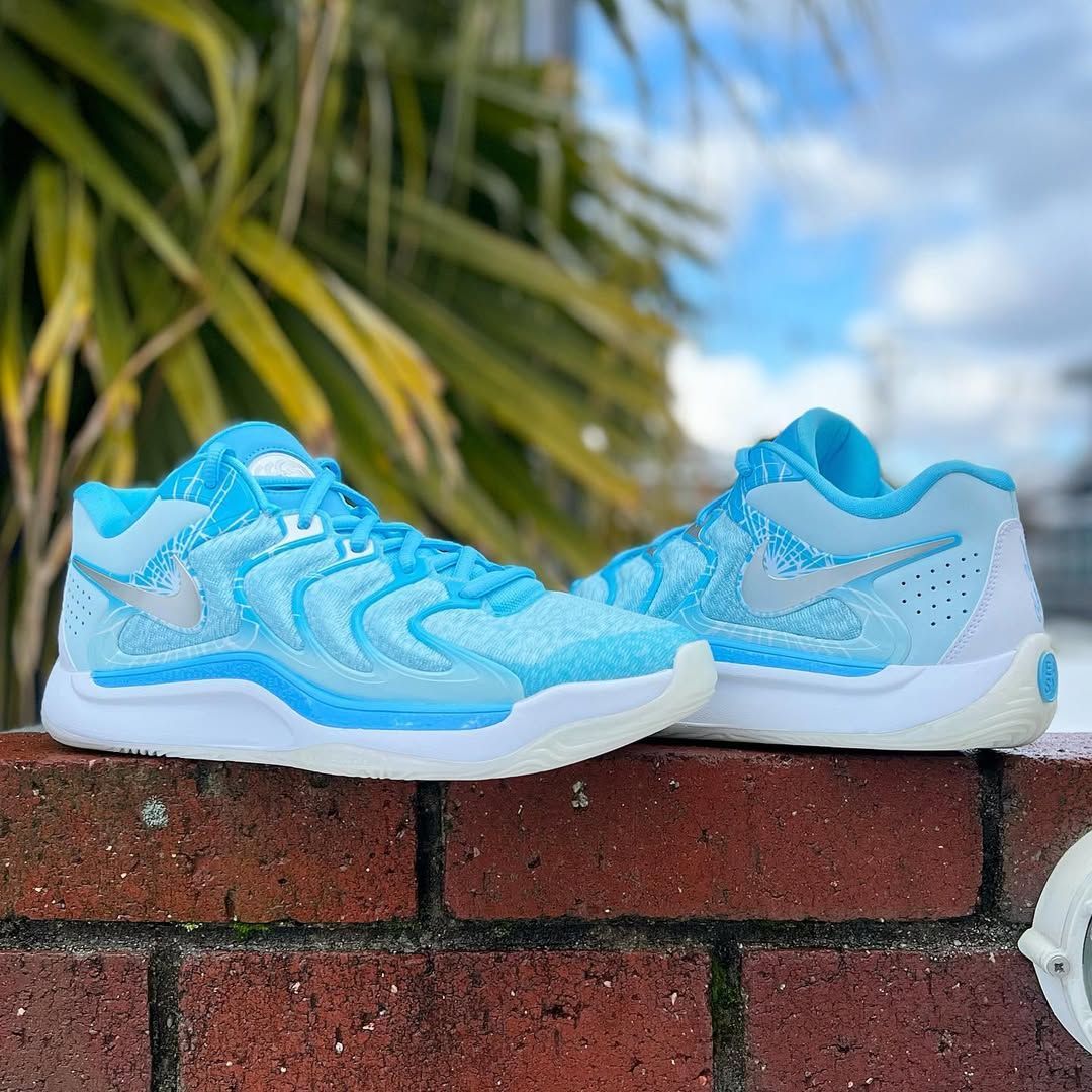 NIKE KD 17 'CHRISTMAS' ナイキ ケーディ 17 ケビン デュラント