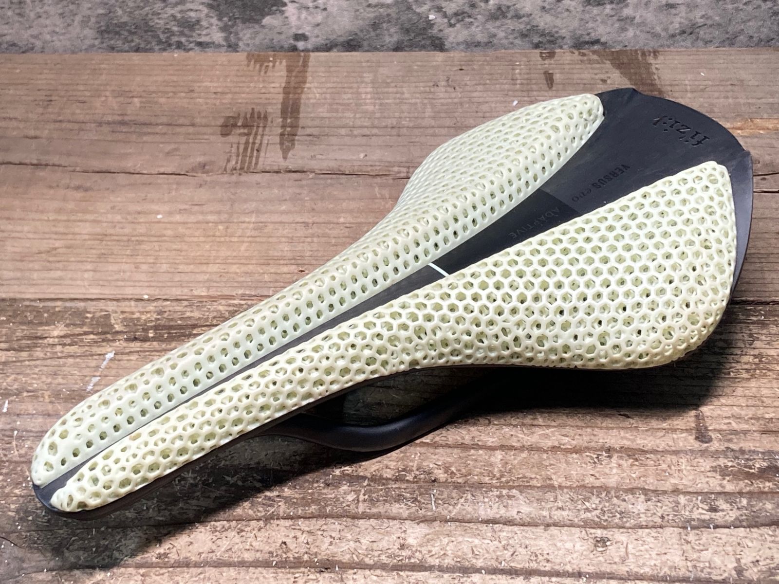 Fizik Versus Evo Adaptive カーボンレール