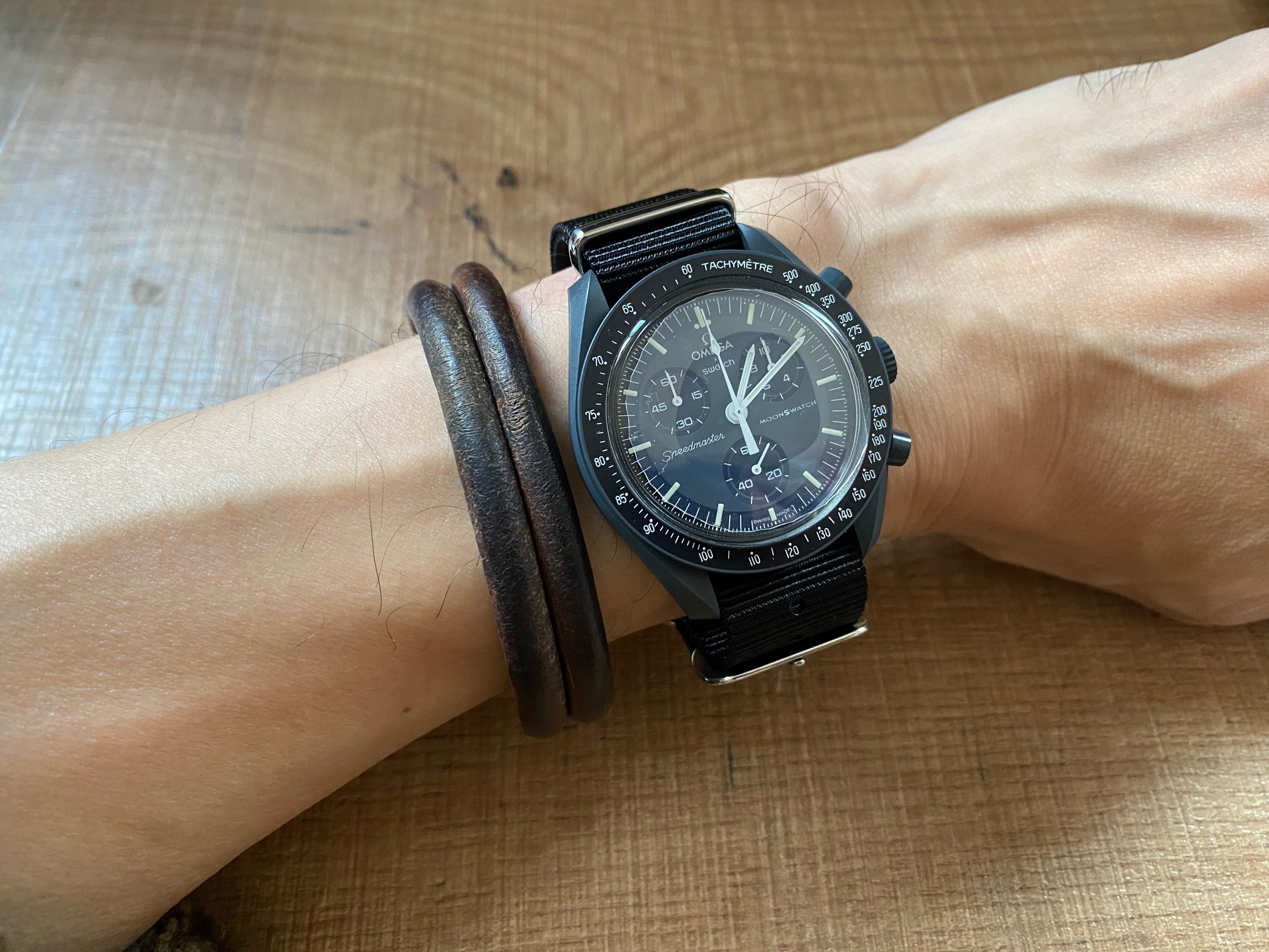 OMEGA MoonSwatchレビューとNATOストラップ交換の仕方｜あるマーケター
