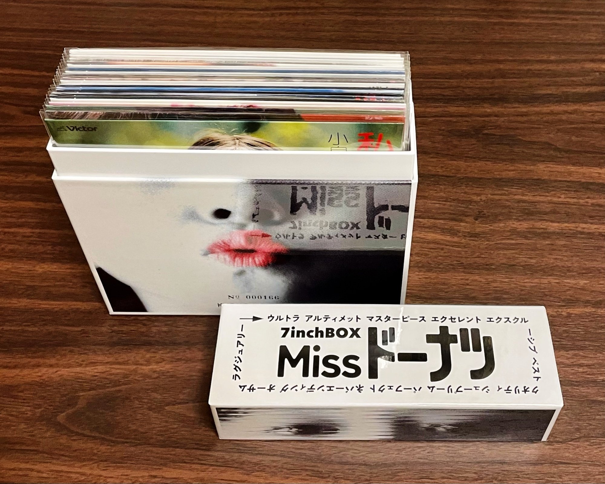 小泉今日子が初のアナログ7インチBOX『Missドーナツ』をリリース！｜五