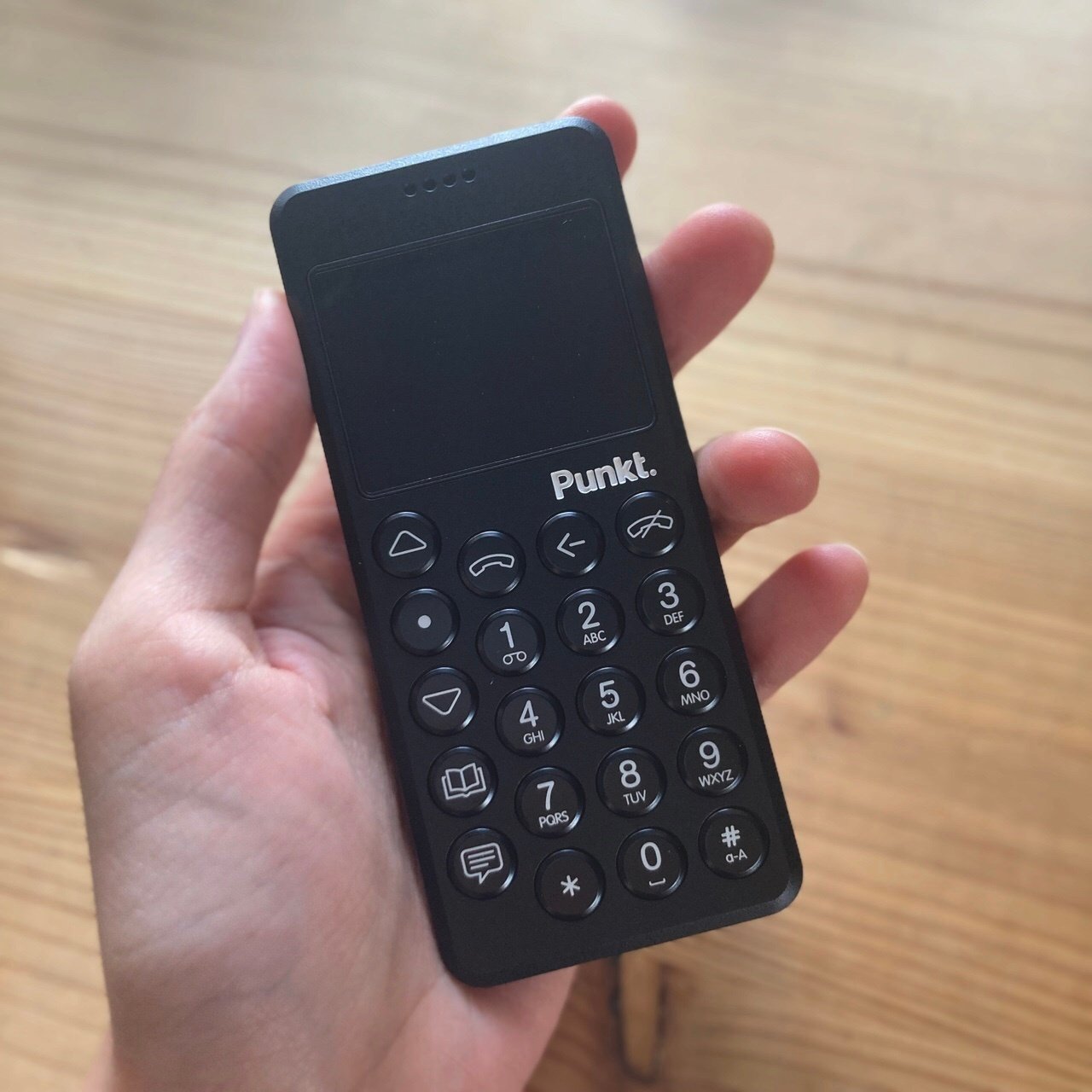 ガラケー生活で人間らしさを取り戻す①〜Punkt.MP02について、迎えた