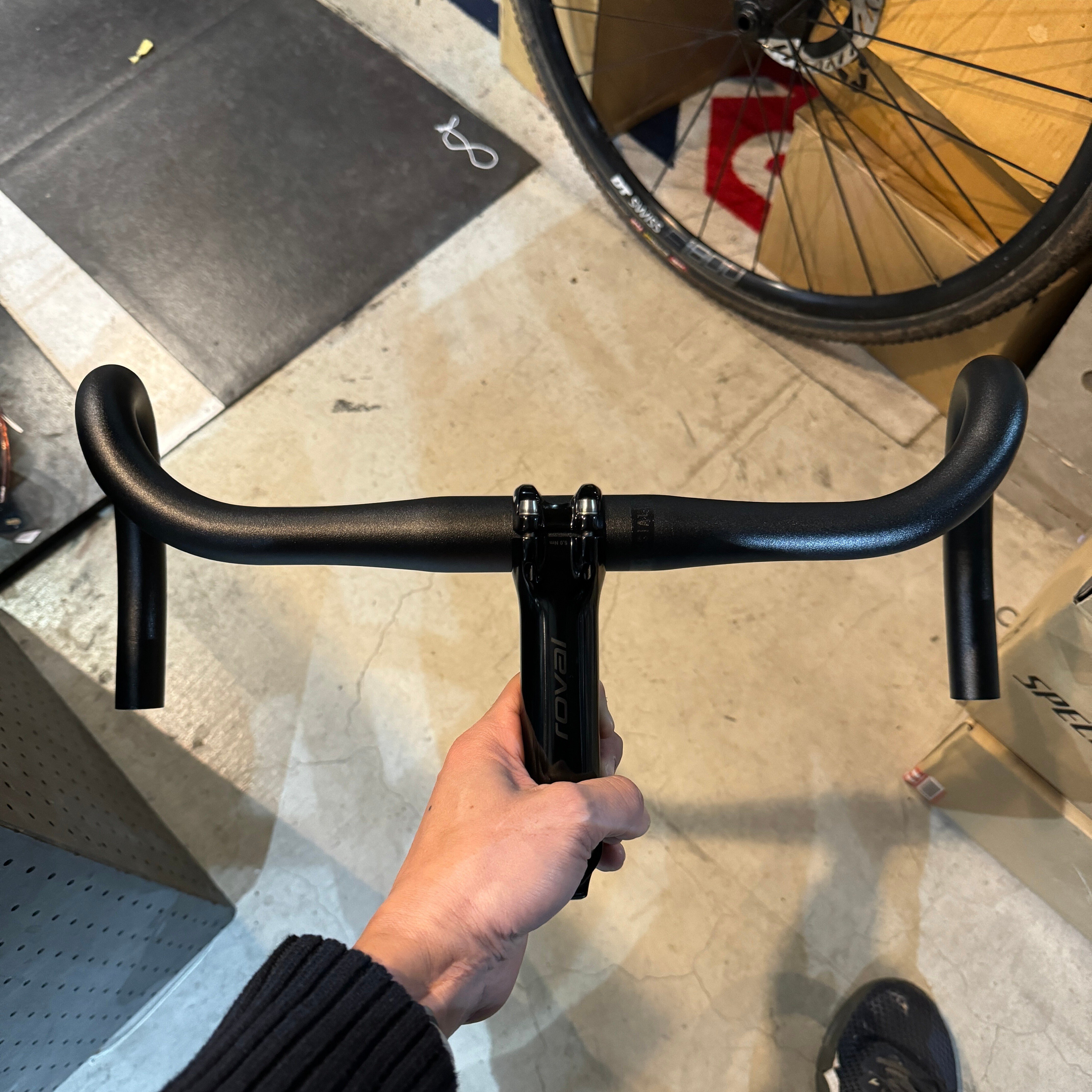 2月4日（日）🍷🍷 アルミハンドル、4時間Zwift、Audible、ビストロ